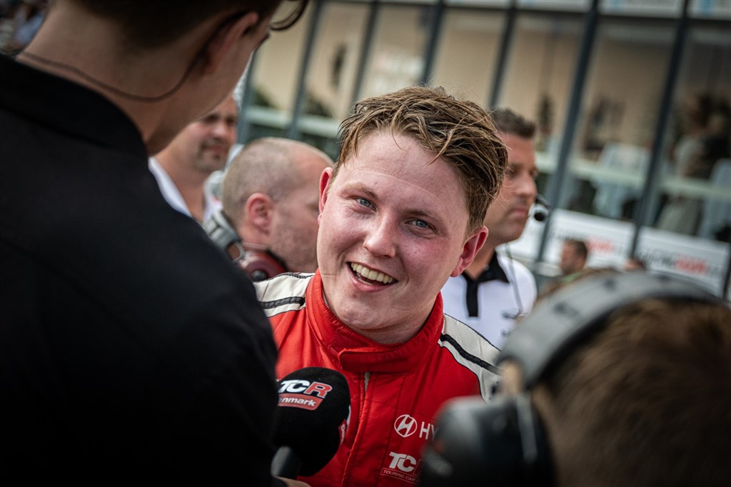 Philip Lindberg havde masser at smile af - med to andenpladser, og herunder også sejren i U25-mesterskabet, fik Lindberg og Outzen Motorsport et godt comeback efter en svær sæsonstart.